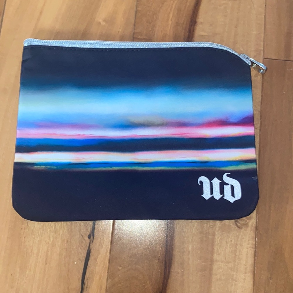 LIKE NEW - URBAN DECAY LIMITED EDITION ZIPPERED MAKEUP BAG